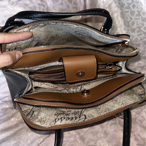 Guess handbag - Picture 5 of 8